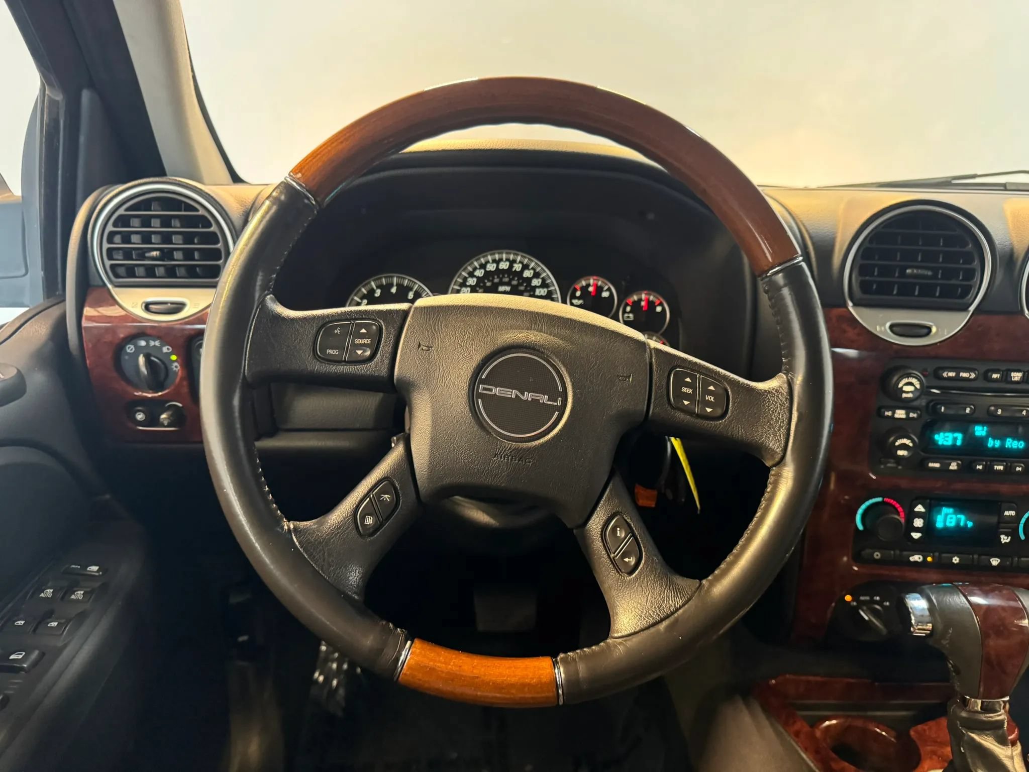 Used 2007 GMC Envoy Denali AWD/4WD image 12