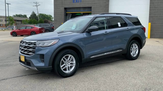 Certified 2025 Ford Explorer Active AWD/4WD image 5