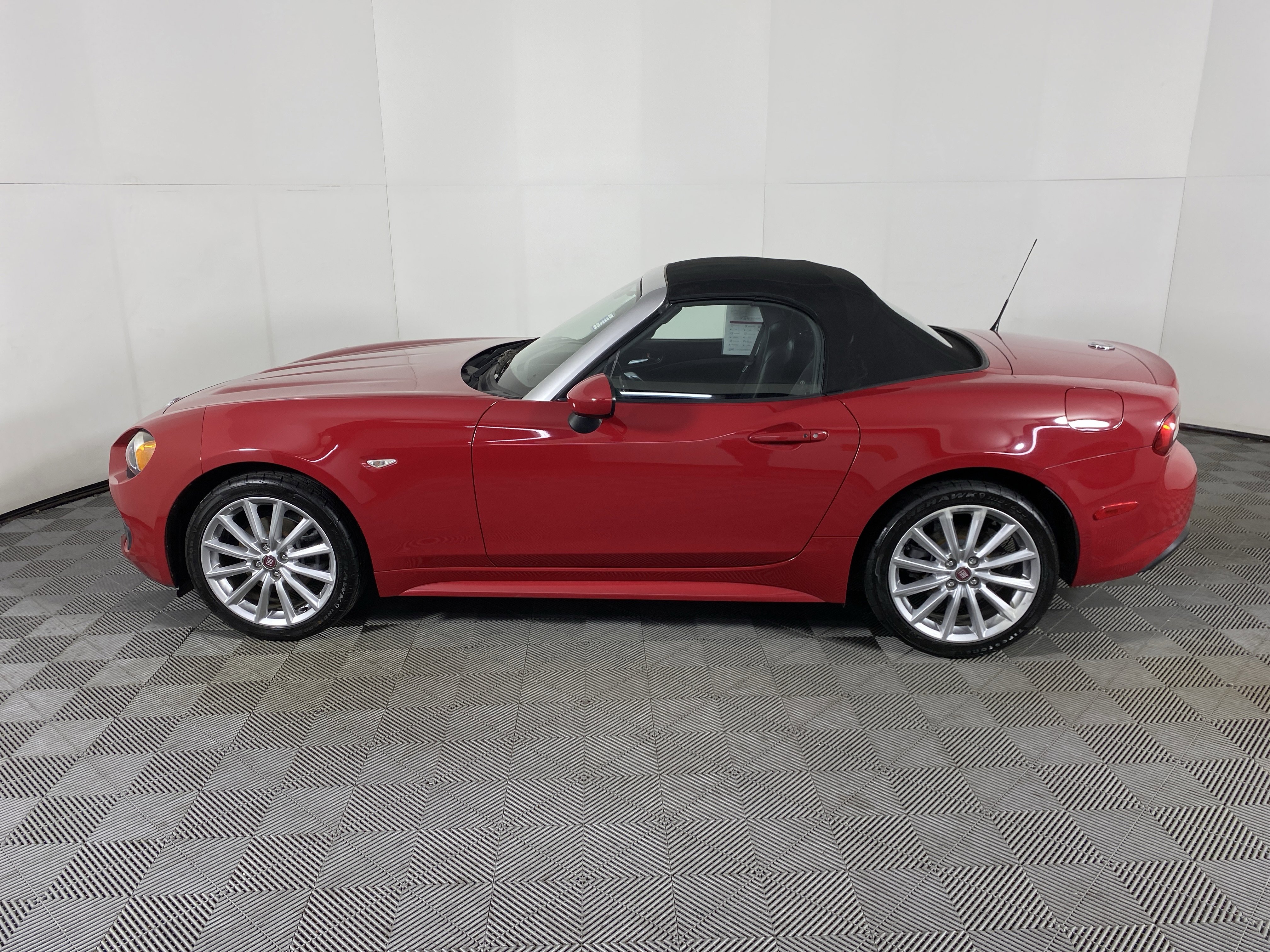 Used 2017 FIAT 124 Spider Lusso image 10