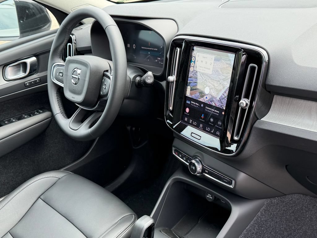 New 2026 Volvo XC40 B5 Core w/ Climate Package AWD/4WD image 7