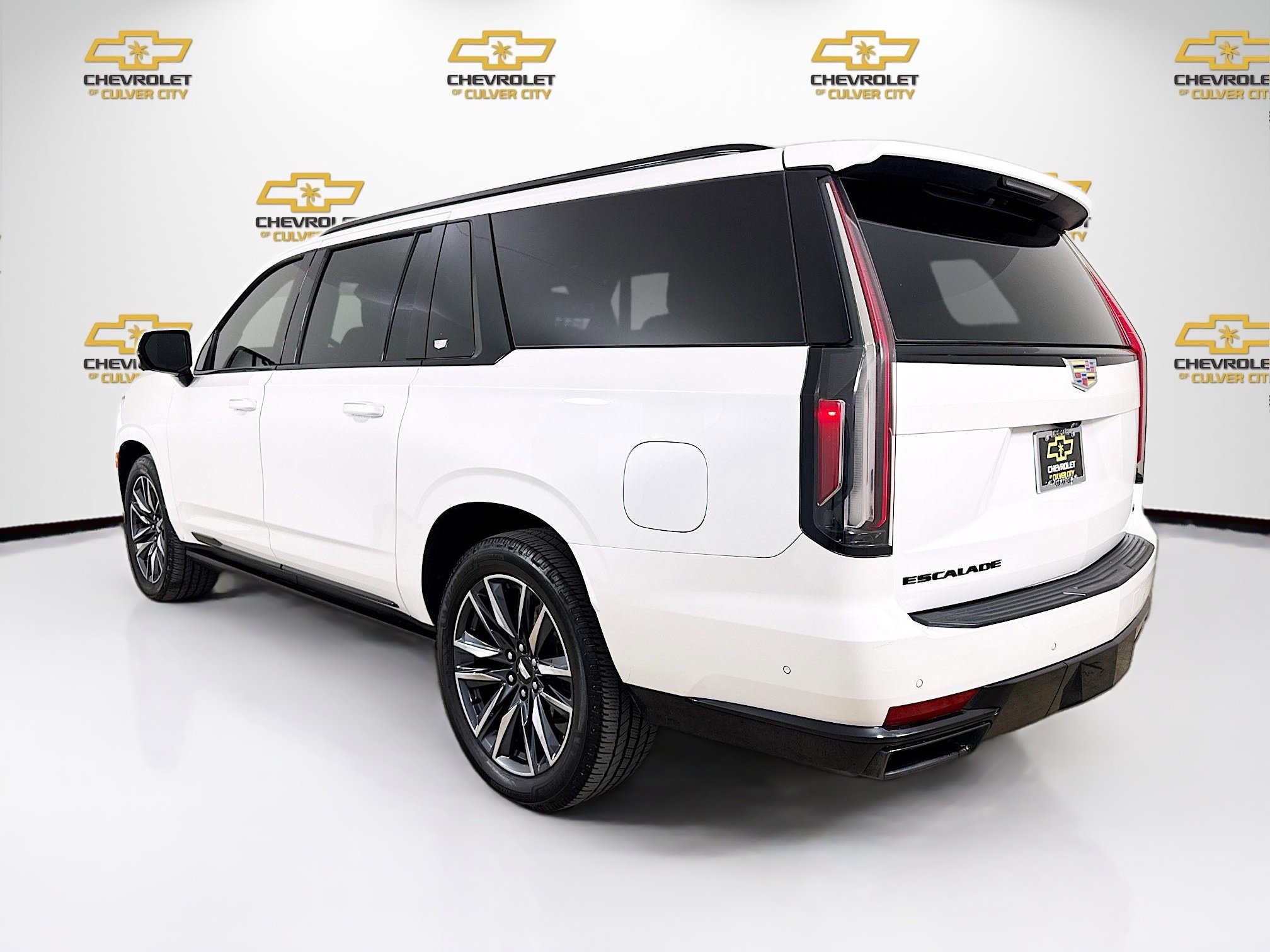 Used 2023 Cadillac Escalade ESV Sport Platinum w/ Heavy-Duty Trailer Package AWD/4WD image 5