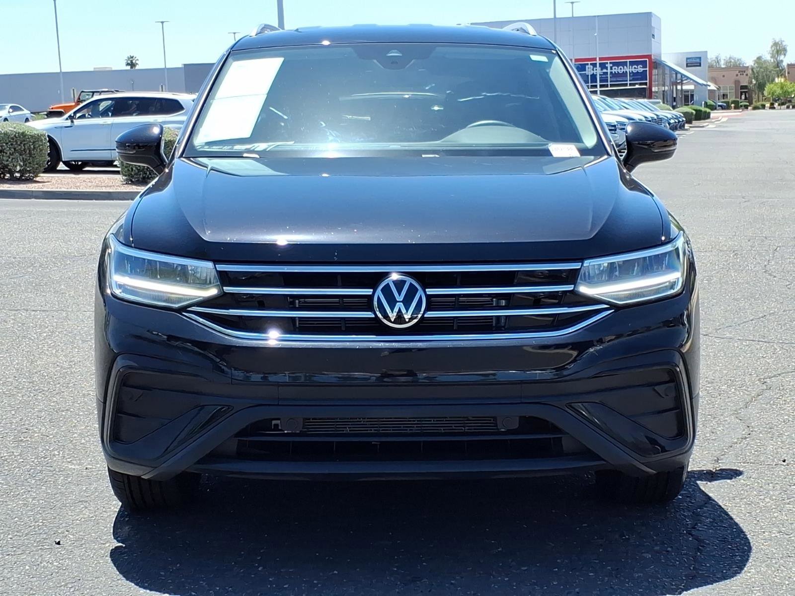 Certified 2022 Volkswagen Tiguan SE FWD image 2