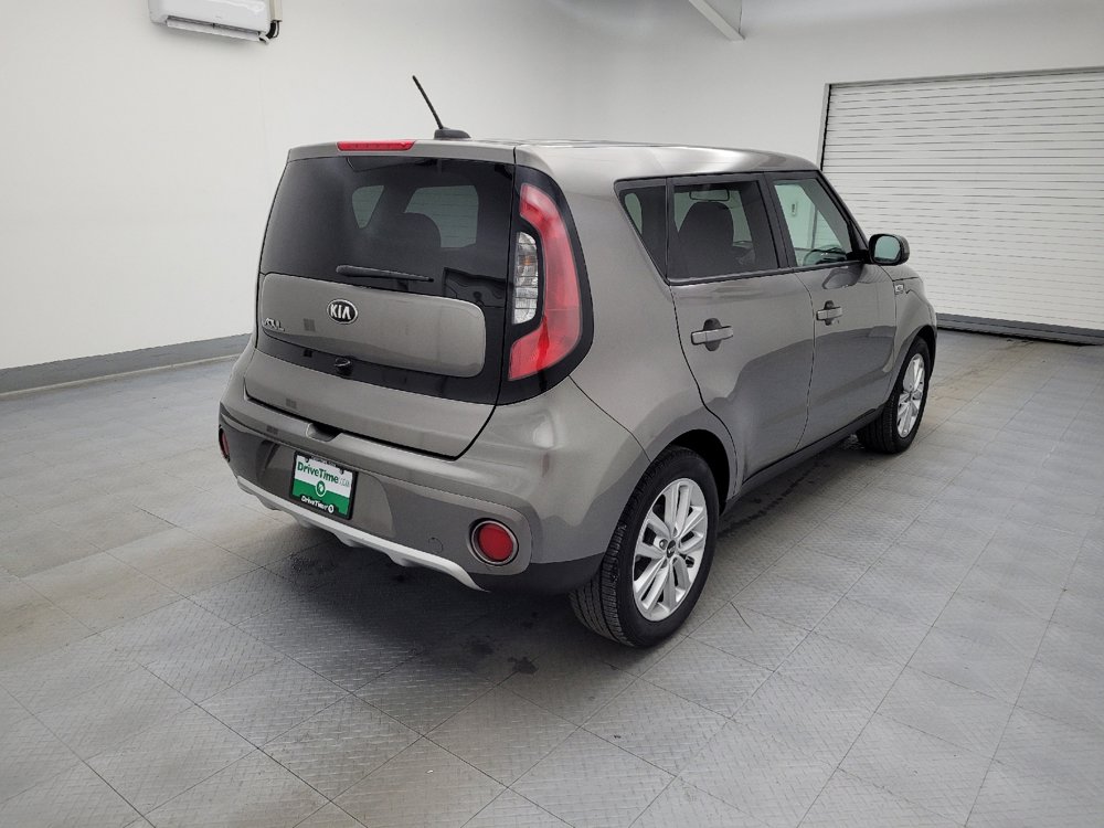 Used 2018 Kia Soul + image 9