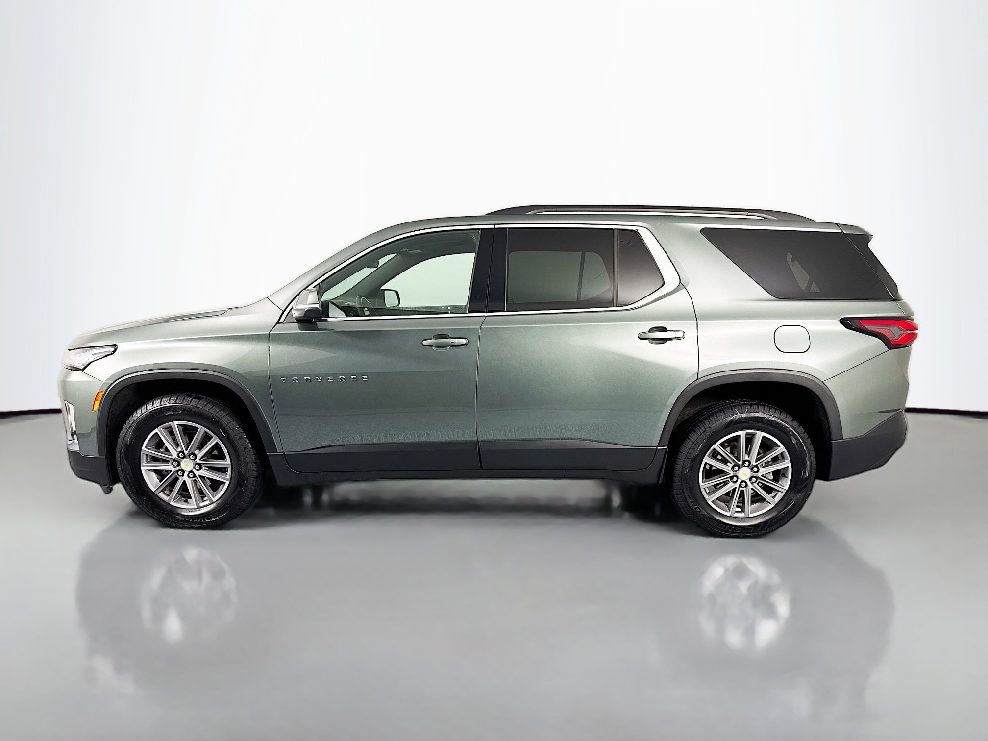Used 2023 Chevrolet Traverse LT image 8
