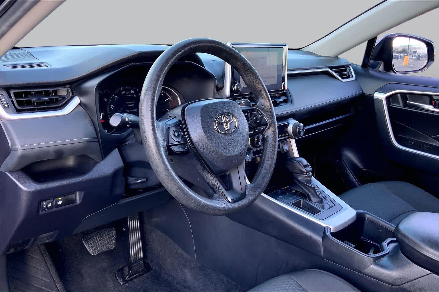 Used 2024 Toyota RAV4 XLE FWD image 16