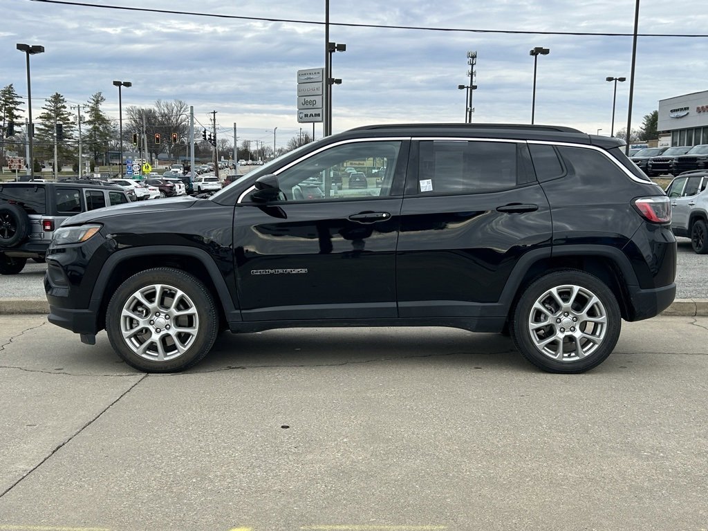 Used 2024 Jeep Compass Latitude w/ Sun and Sound Group image 10