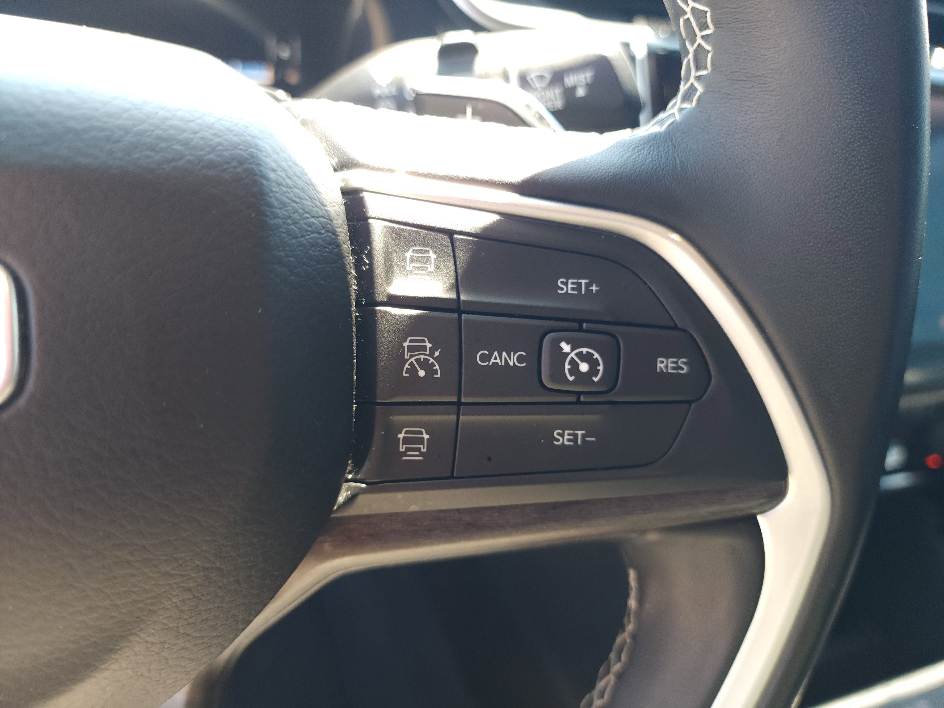 Used 2021 Jeep Grand Cherokee L Limited AWD/4WD image 25