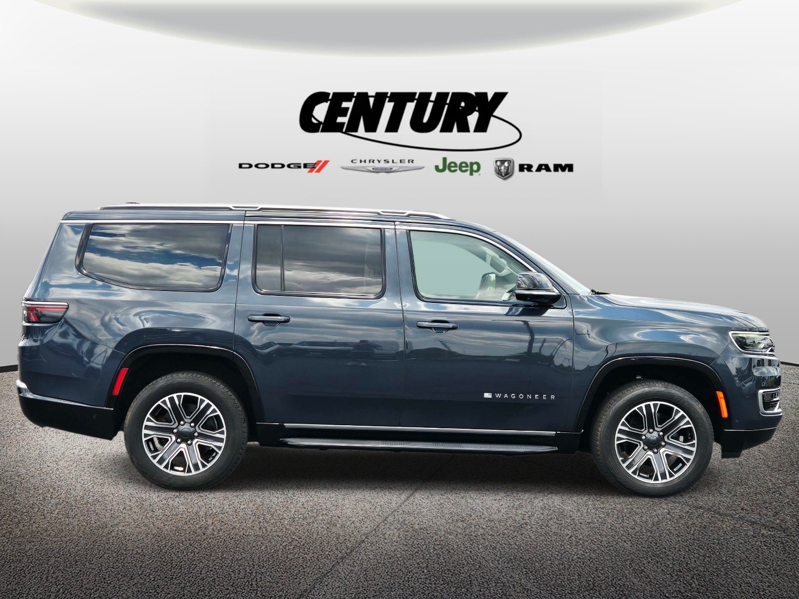 Used 2024 Jeep Wagoneer 4WD w/ Premium Group I image 2