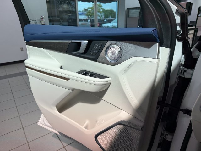 Used 2025 Buick Enclave Avenir w/ Super Cruise Package FWD image 24