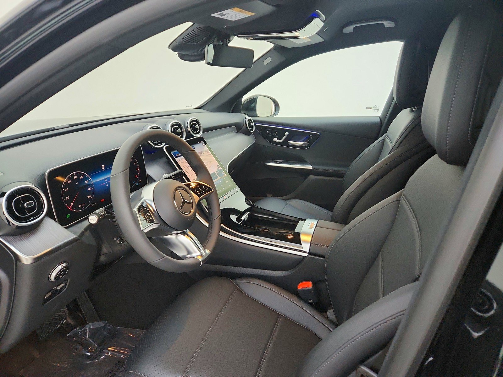 Used 2025 Mercedes-Benz GLC 300 image 16