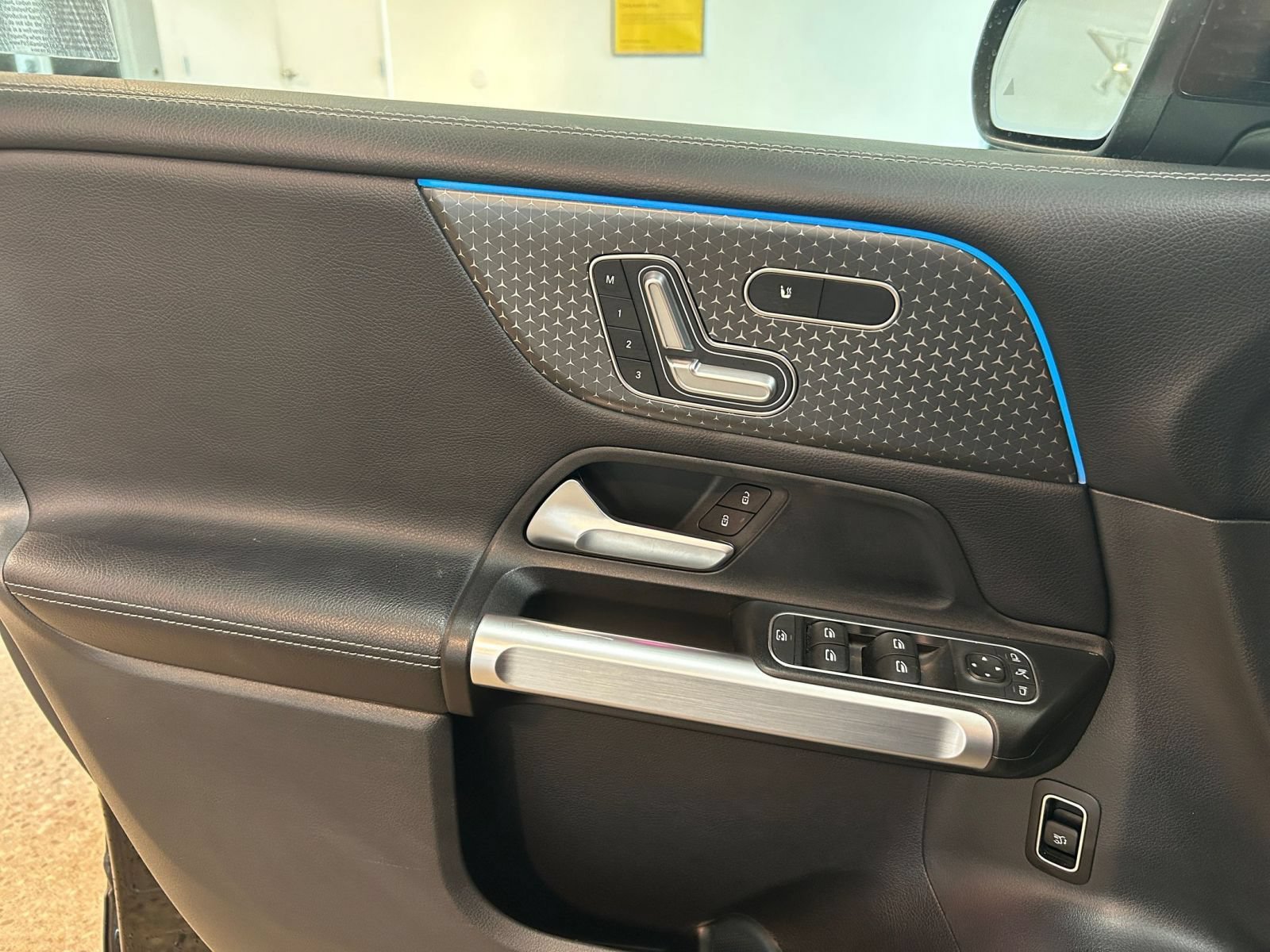 Used 2025 Mercedes-Benz GLB 250 image 18