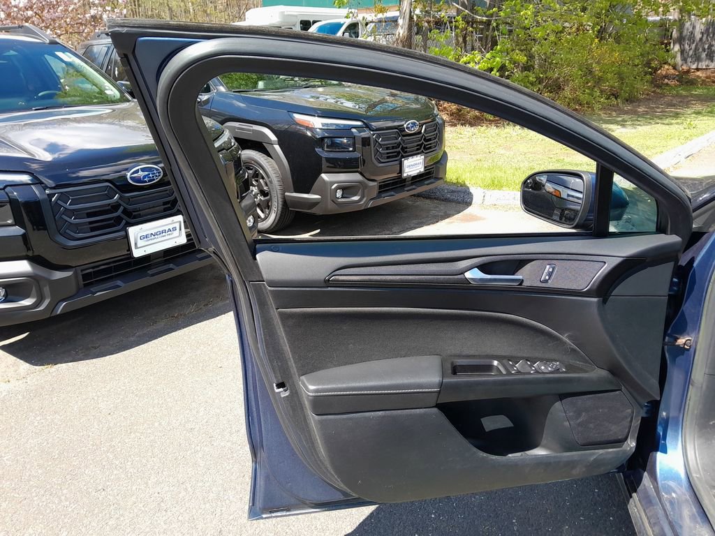 Used 2018 Ford Fusion SE w/ Equipment Group 201A AWD/4WD image 11
