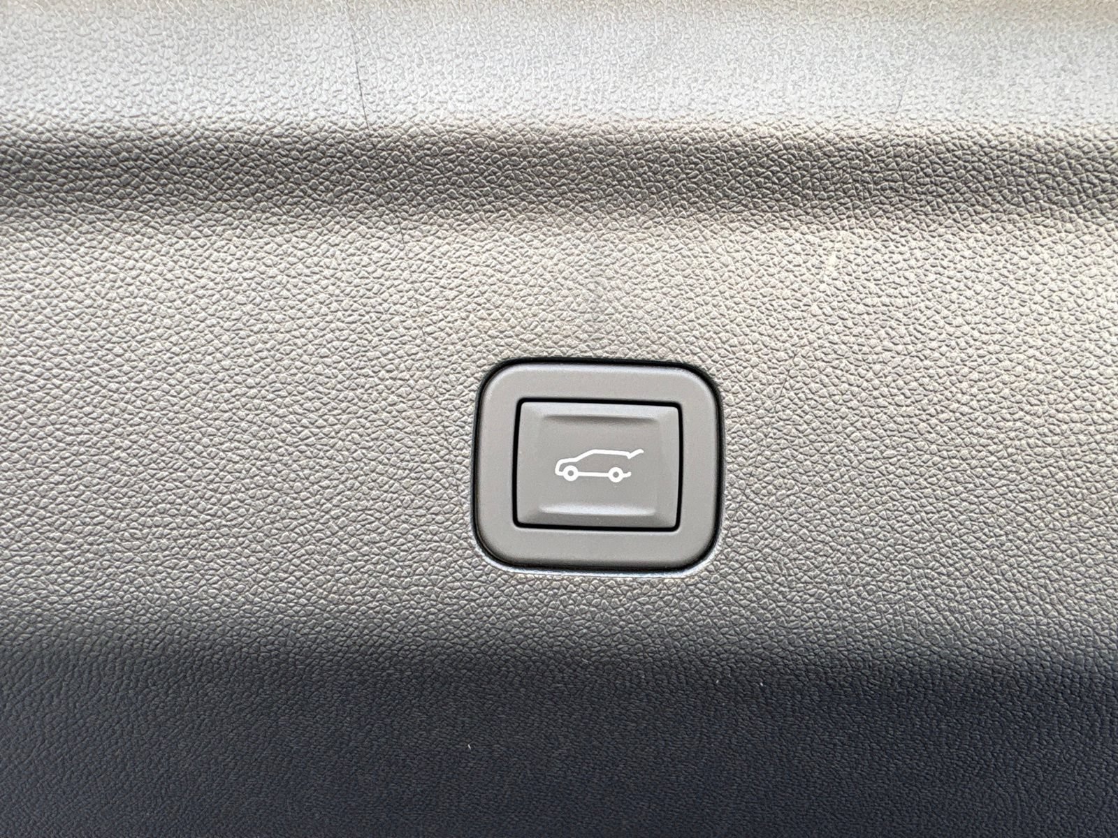 New 2026 GMC Yukon XL Denali Ultimate w/ LPO, Floor Liner Package AWD/4WD image 23