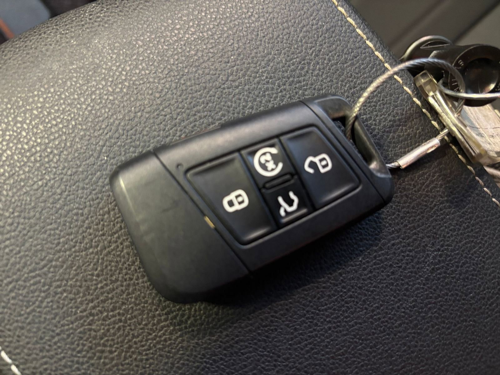 Used 2025 Volkswagen Taos SE image 28