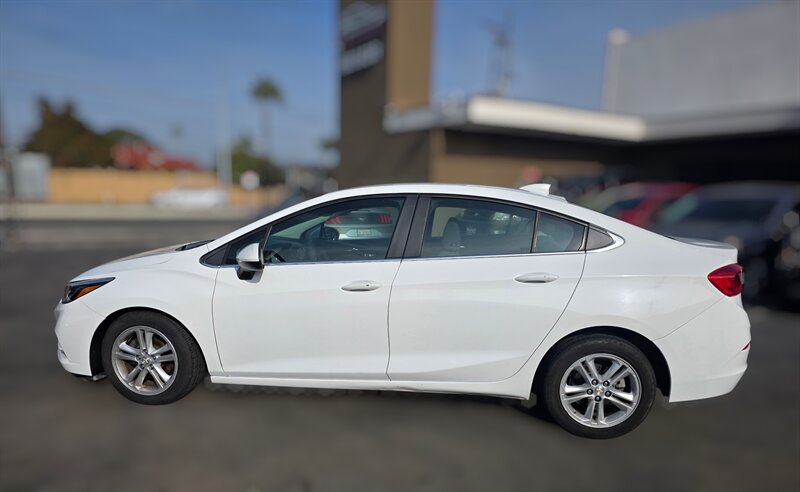 Used 2017 Chevrolet Cruze LT w/ Convenience Package FWD image 9