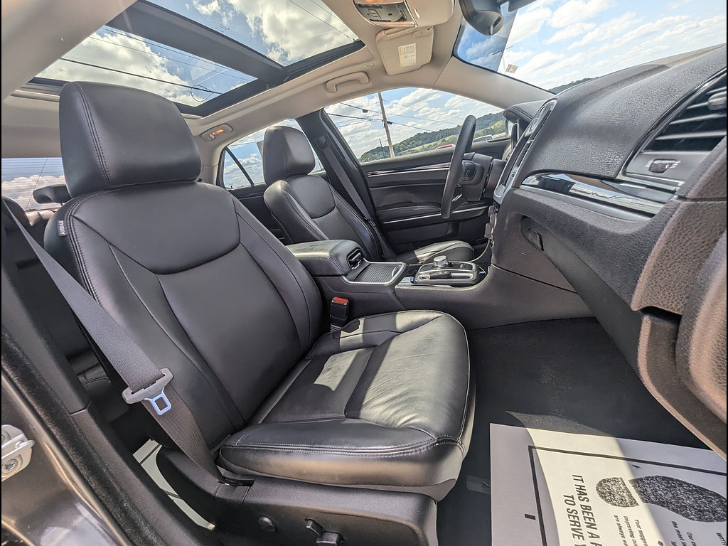 Used 2023 Chrysler 300 Touring L w/ Popular Equipment Group RWD image 21