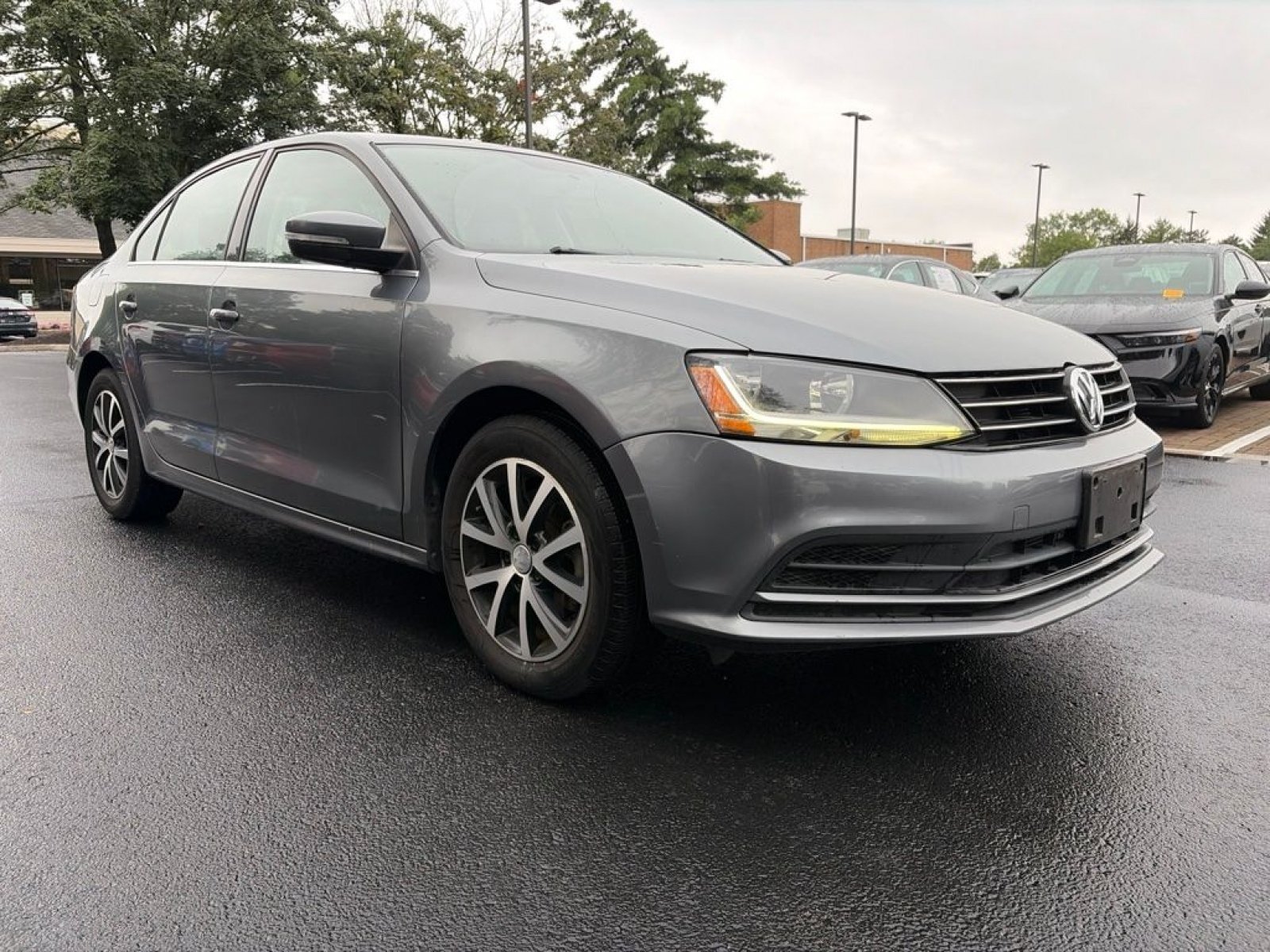 Used 2017 Volkswagen Jetta SE FWD image 3