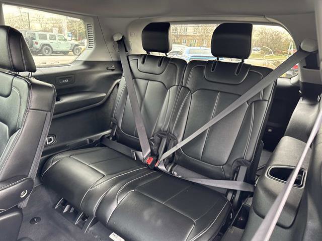 Used 2023 Jeep Grand Cherokee L Limited w/ Black Appearance Package image 9