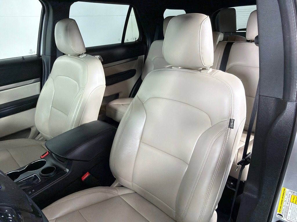 Used 2019 Ford Explorer XLT w/ Equipment Group 202A FWD image 13