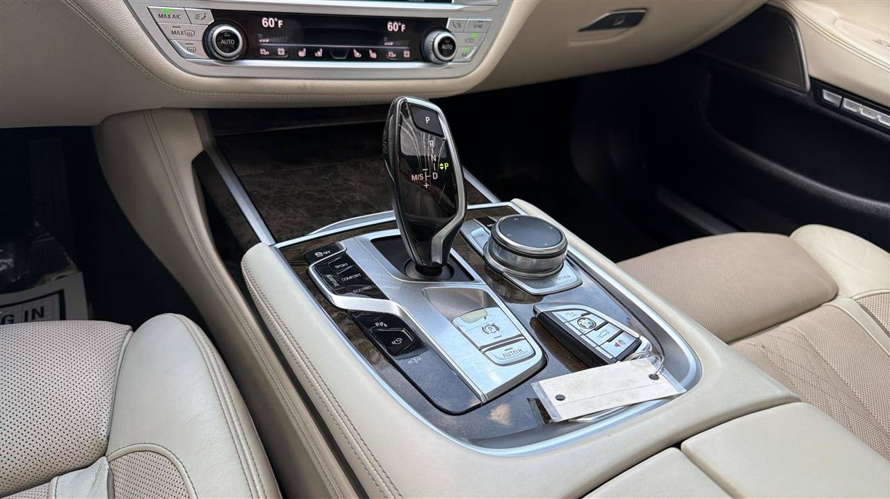 Used 2016 BMW 750i xDrive AWD/4WD image 27