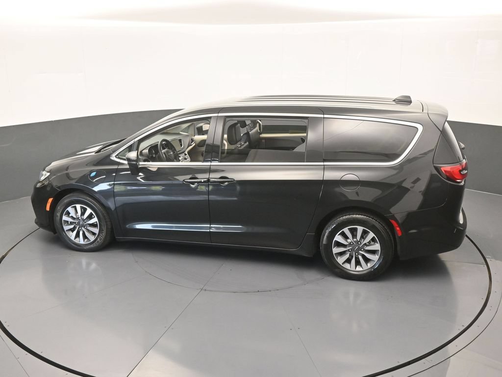 Used 2023 Chrysler Pacifica Touring-L FWD image 48