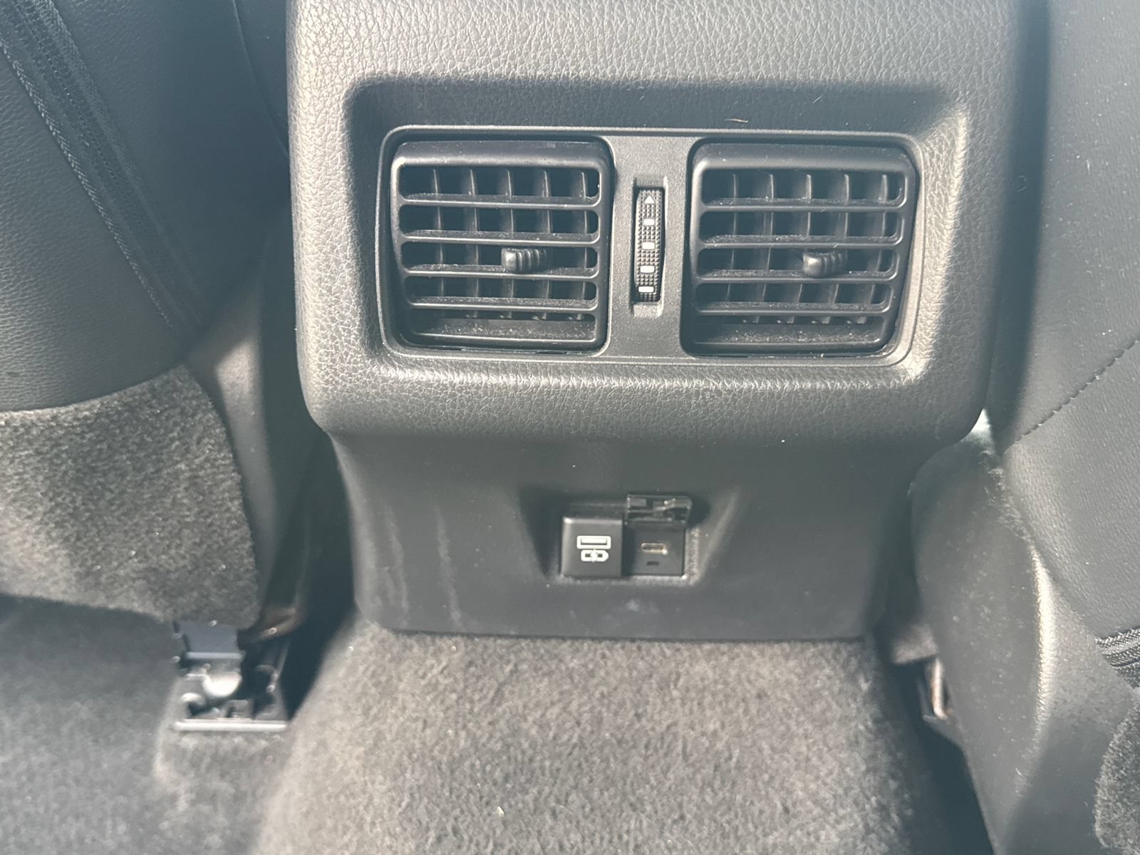 Used 2025 Toyota Camry XLE FWD image 24