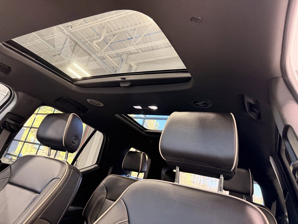 Used 2024 Chevrolet Traverse Premier image 28