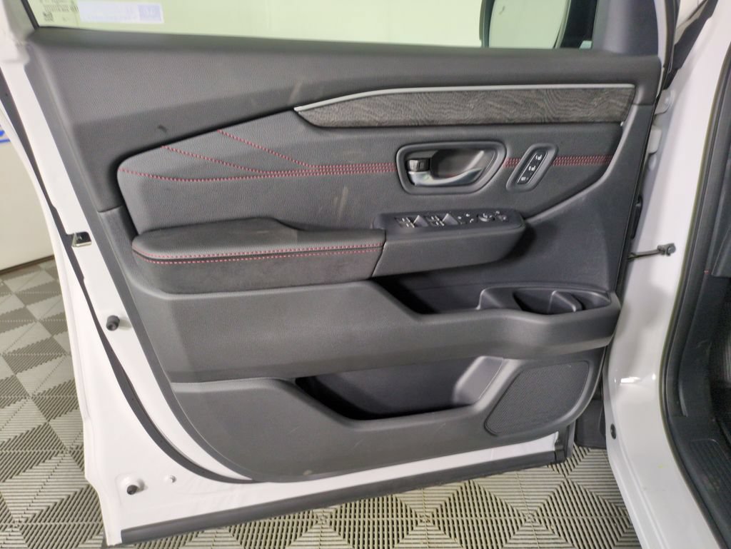 New 2026 Honda Pilot Black Edition image 10