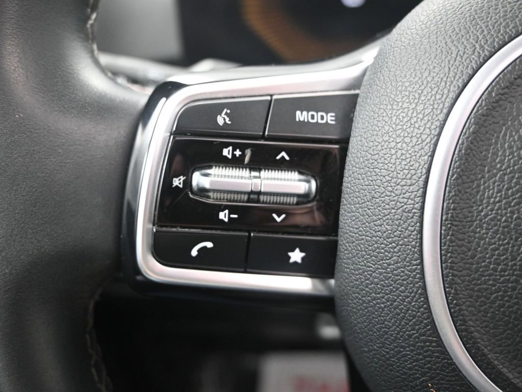 Certified 2024 Kia Sorento EX w/ Panoramic Sunroof Package image 28