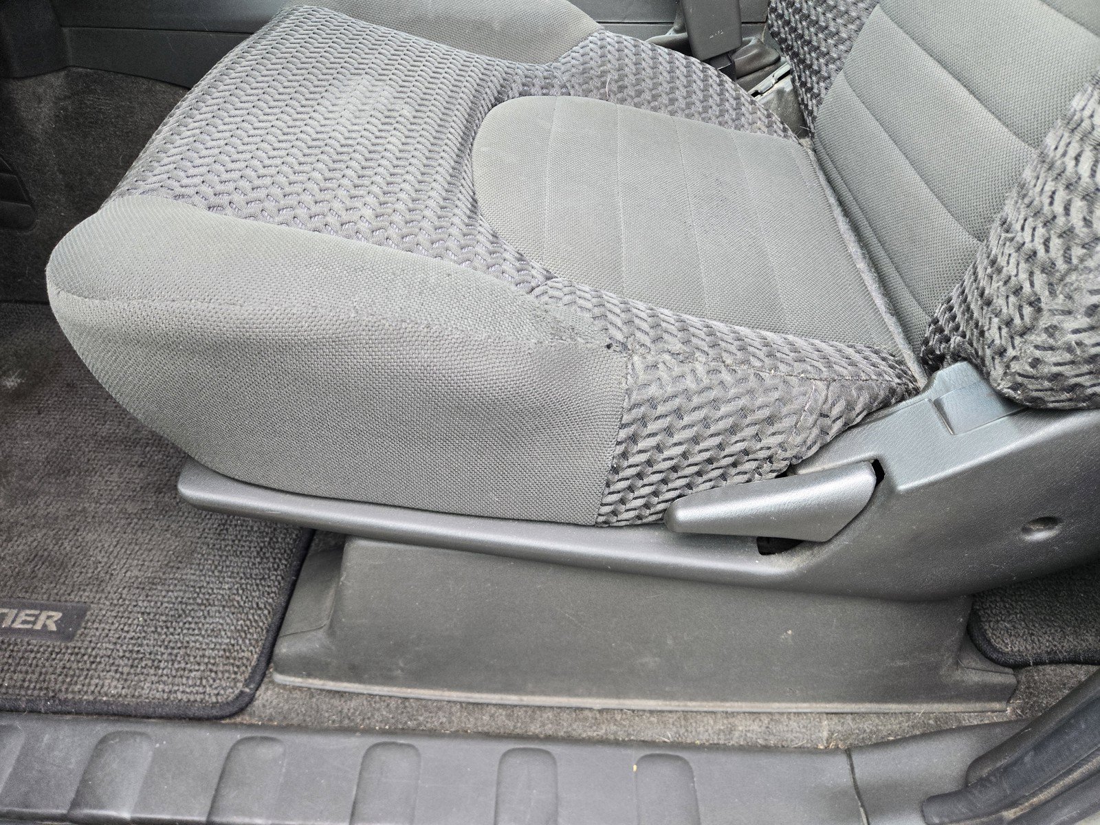 Used 2005 Nissan Frontier SE w/ (P01) Power Pkg RWD image 19