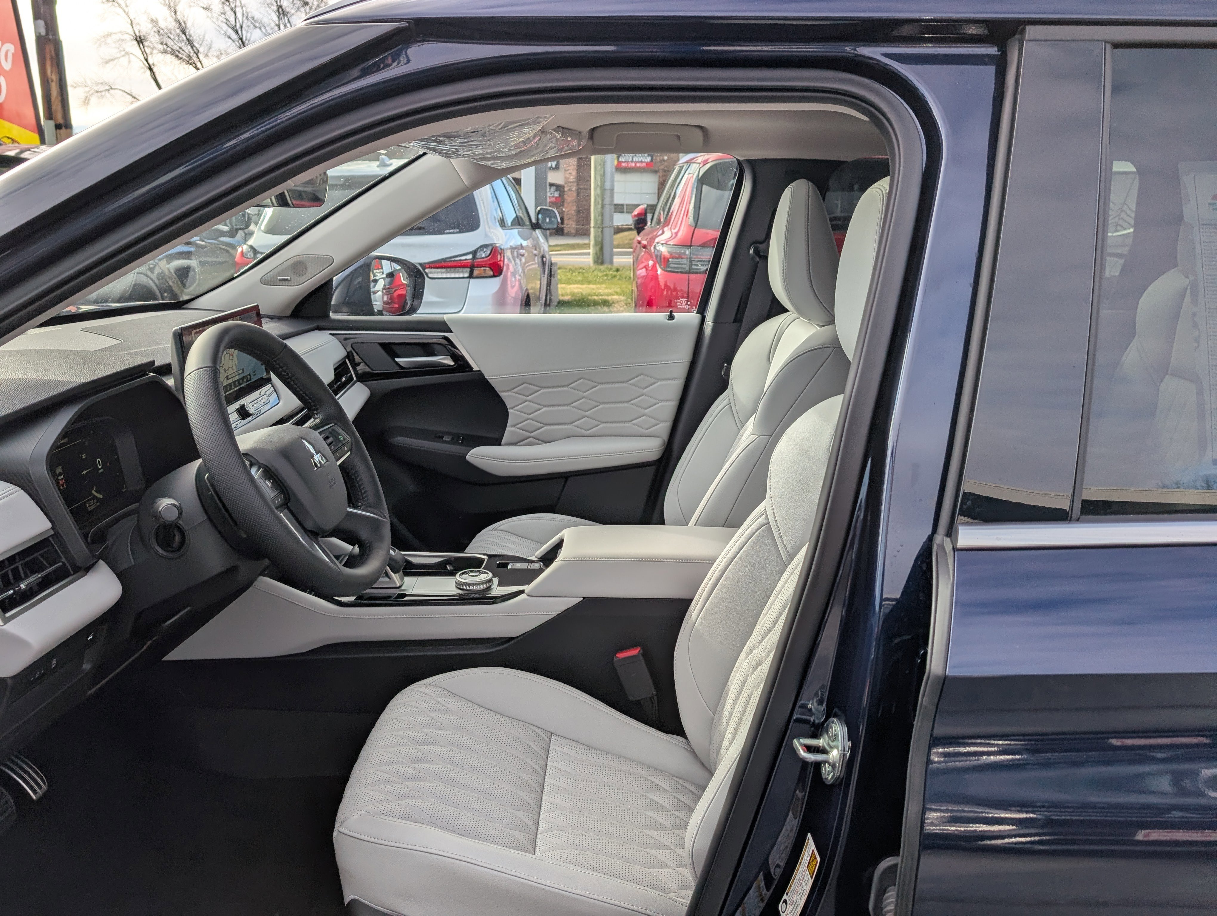 New 2026 Mitsubishi Outlander SEL image 17