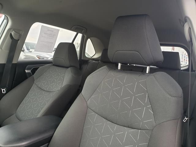 Used 2025 Toyota RAV4 XLE AWD/4WD image 19