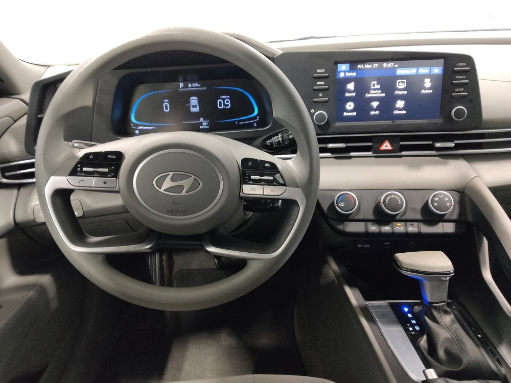 Used 2025 Hyundai Elantra SE image 22