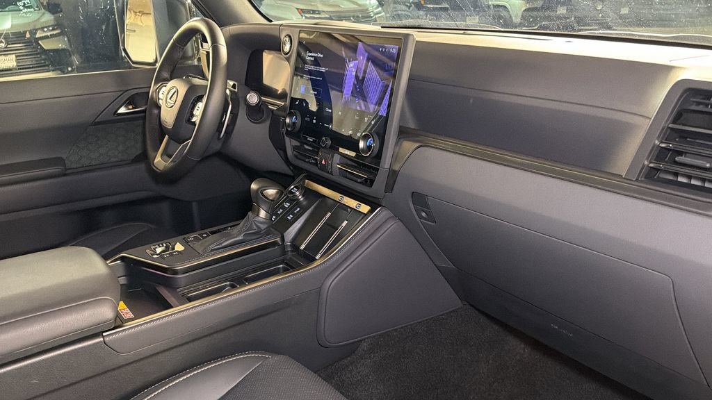 Used 2024 Lexus GX 550 AWD/4WD image 11