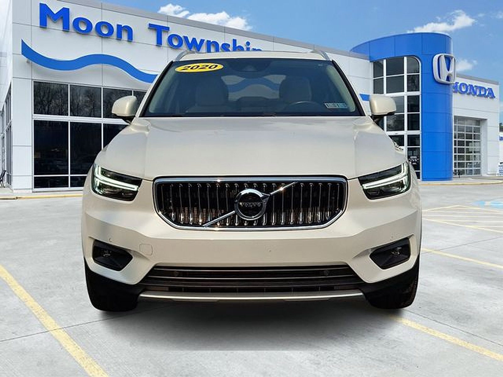 Used 2020 Volvo XC40 T5 Inscription w/ Protection Package AWD/4WD image 2