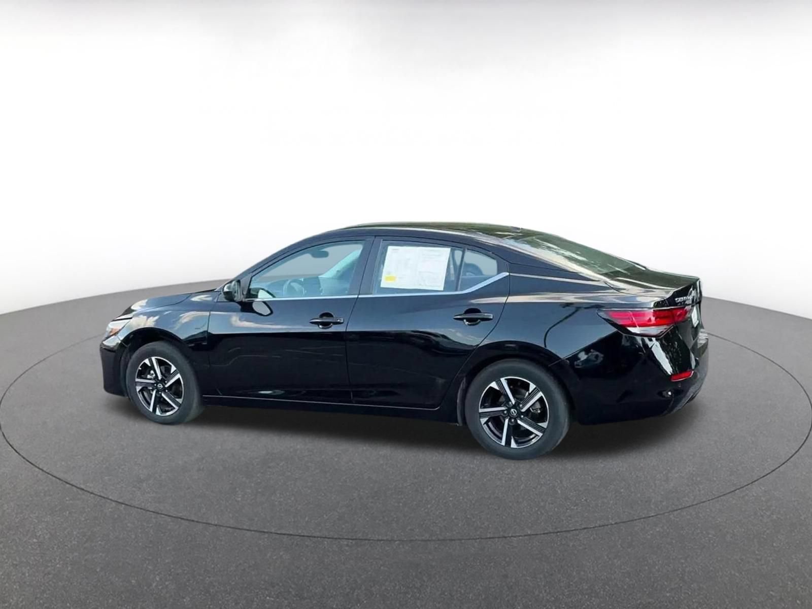 Used 2025 Nissan Sentra SV FWD image 9