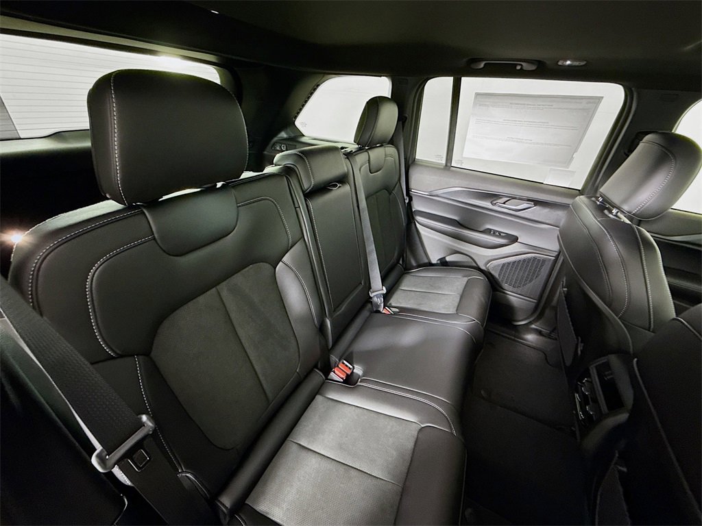 New 2025 Jeep Grand Cherokee Altitude image 28