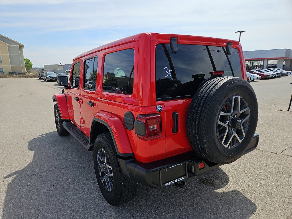 Used 2024 Jeep Wrangler Sahara image 3