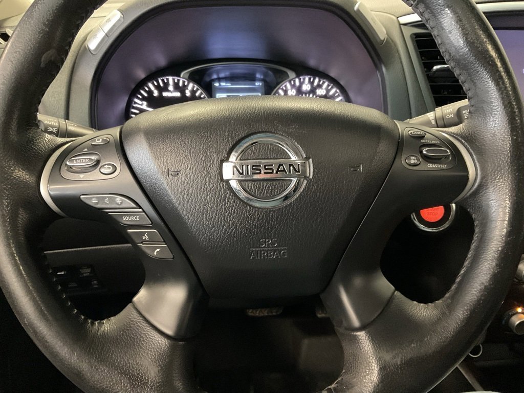 Used 2013 Nissan Pathfinder Platinum w/ Platinum Premium Pkg image 11