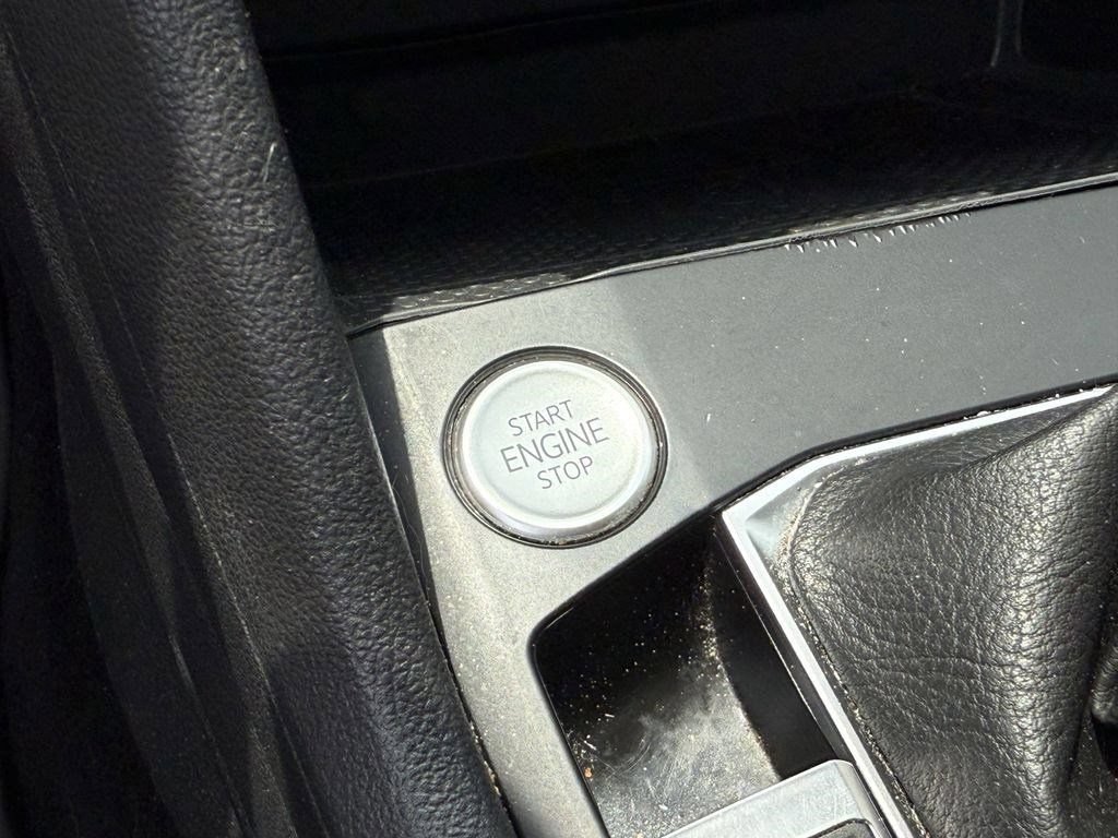 Certified 2022 Volkswagen Taos SE FWD image 17