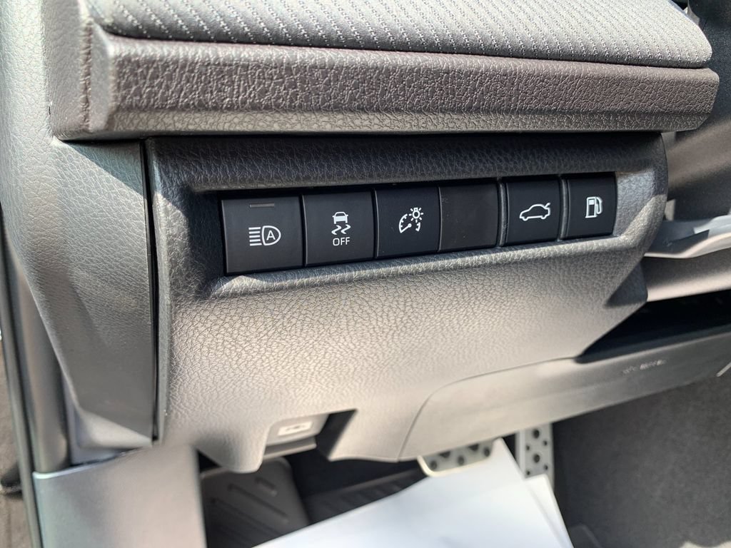 New 2026 Toyota Camry Hybrid w/ Multimedia Upgrade Package AWD/4WD image 30