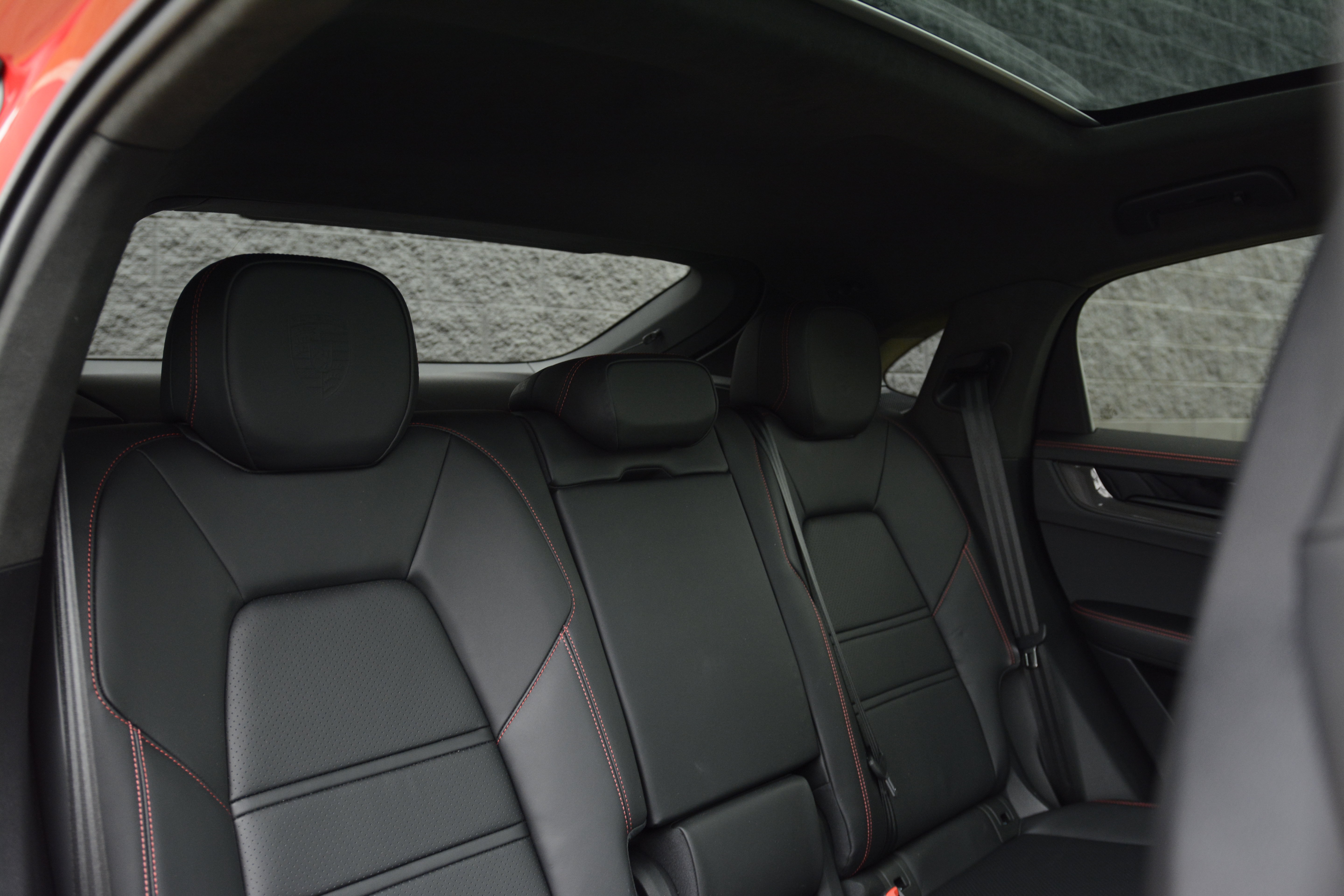 Certified 2025 Porsche Cayenne GTS AWD/4WD image 37