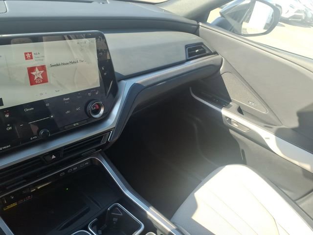 Used 2025 Lexus TX 500h AWD w/ Technology Package image 13