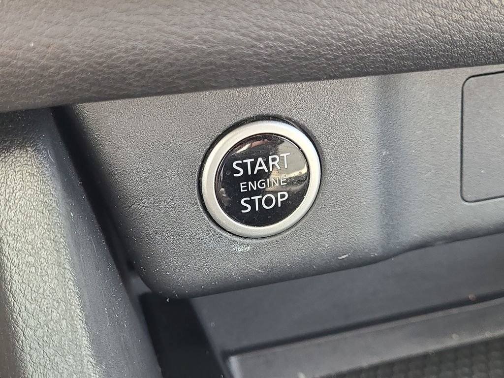 Used 2021 Nissan Rogue SV AWD/4WD image 25
