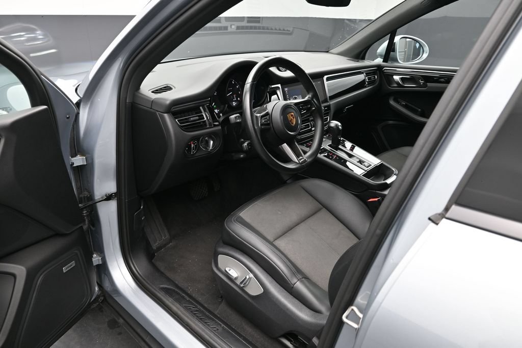 Certified 2022 Porsche Macan AWD/4WD image 4