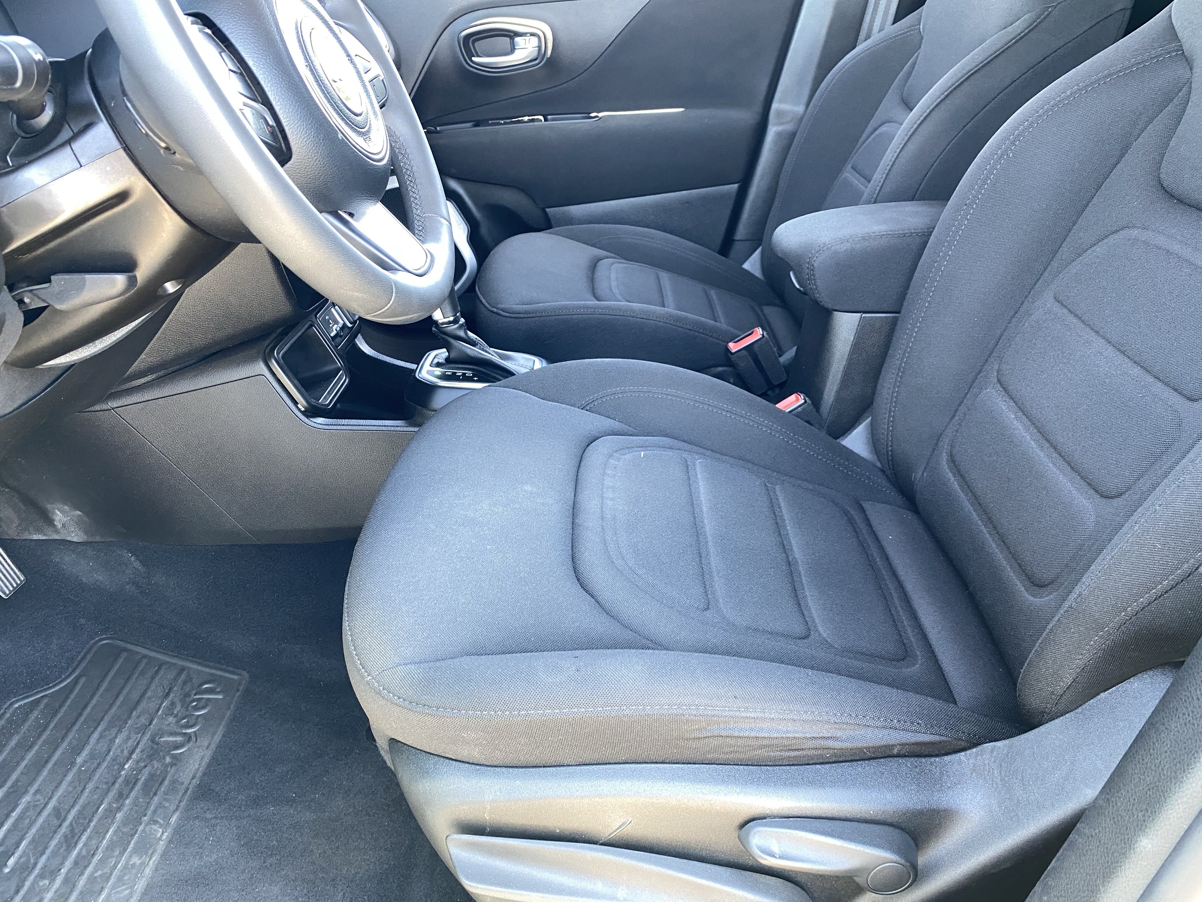 Used 2021 Jeep Renegade Latitude FWD image 17