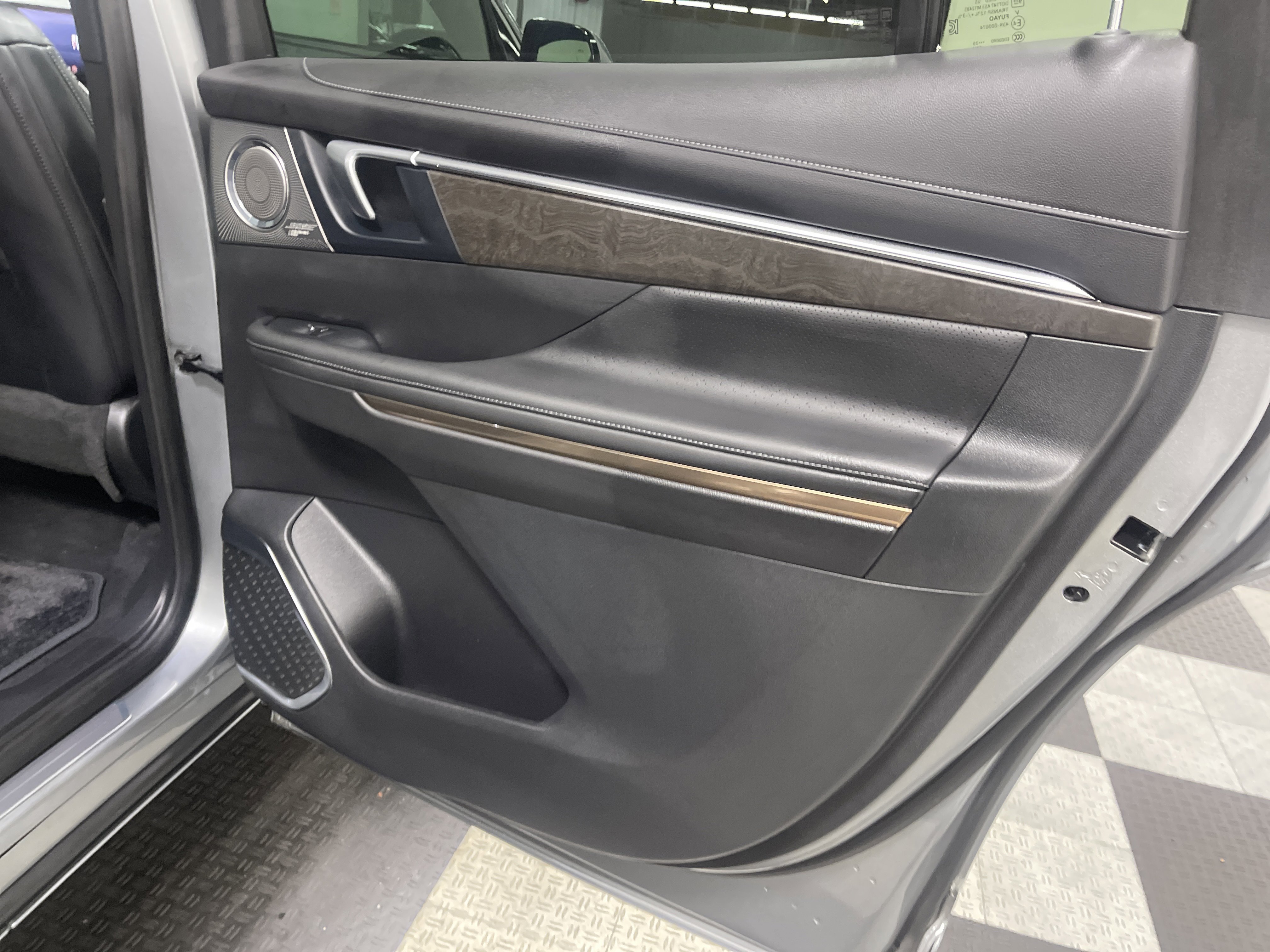 Used 2026 Buick Enclave Avenir image 19