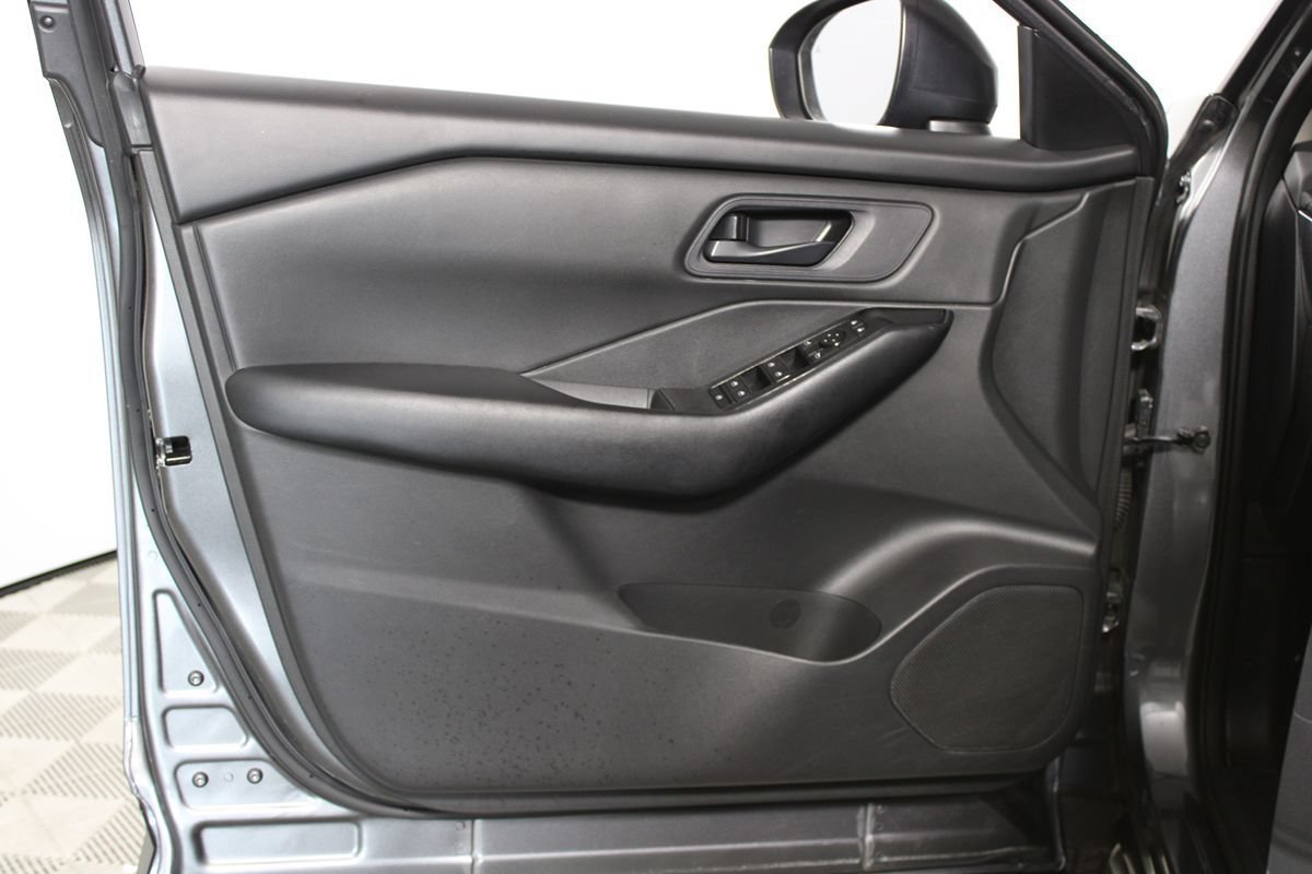 Used 2024 Nissan Rogue S FWD image 5