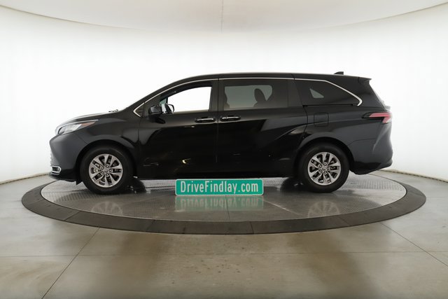 Used 2022 Toyota Sienna XLE image 9