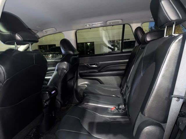 Used 2024 Toyota Grand Highlander AWD image 13